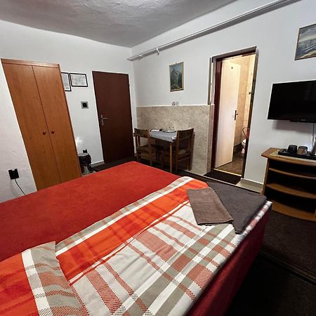 Penzion Rozalia Hotel Košice Buitenkant foto