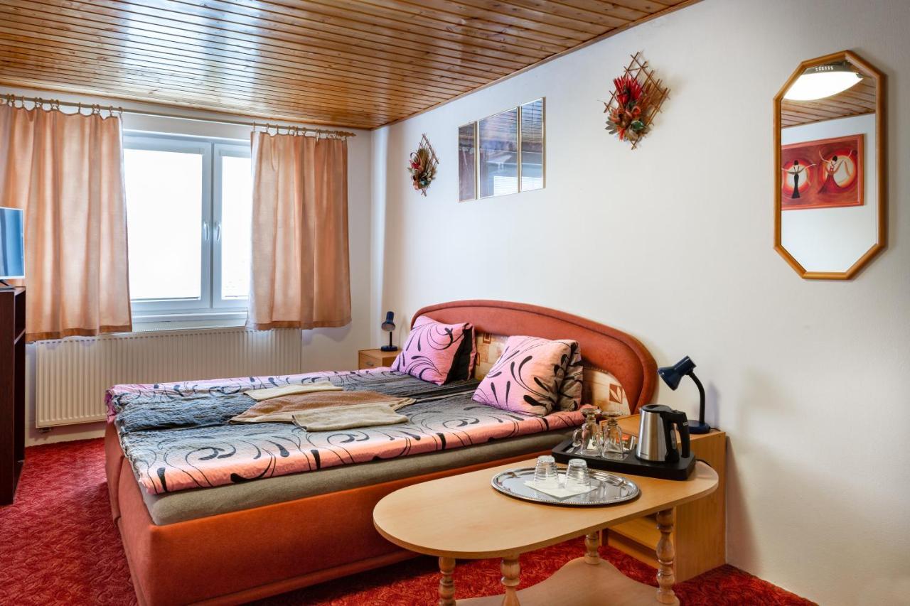 Penzion Rozalia Hotel Košice Buitenkant foto