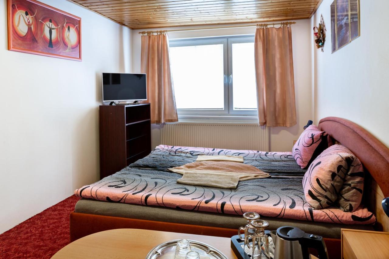 Penzion Rozalia Hotel Košice Buitenkant foto